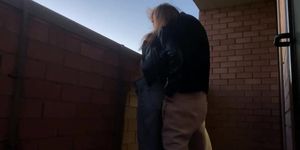 Couple amateur pipe et sexe sur le balcon