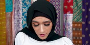Hijab wearing babe takes the opportunity to masturbate with it while thinking of Nicky