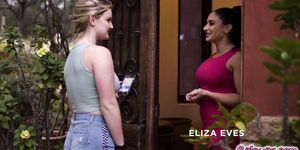 Sheena Ryder manages Eliza Ibarra to reach orgasms