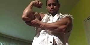 Str8 bodybuilder flexing nude