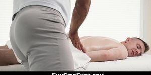 Masseur gives his client a really happy ending