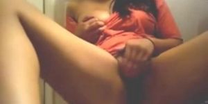 HOT Desi girl Masturbating on webcam with audio
