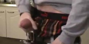 sagger boy cumming in the table