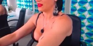 Brunette big-tits live on webcam