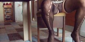 Turkish cdpelinsu- Sexy Housewife Under The Table