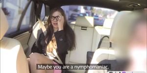 Bubble butt babe gets her pussy pounded in the backseat