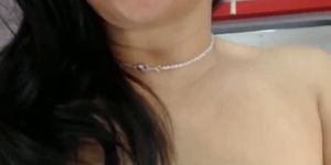 Curvy Webcam Latina Masturbates To Orgasm