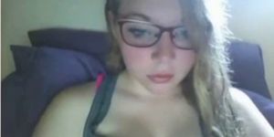 teen plays on cam