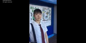 Japanese schooluniformed girl upskirt