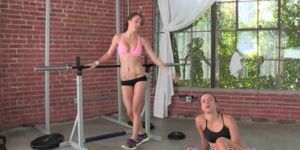 Sporty lesbian seduces babe at the gym