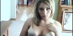 Webcam - blonde girl showing her tits