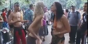 2 hot sexy girls flashing nude in public loveparade ger