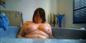 Chubby Babe Shaving in the Tub