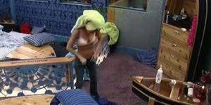 Big Brother's friend 9 usa Jen Drops Towel Flashes