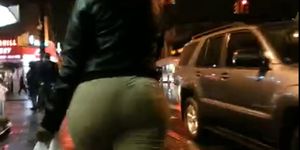Candid OMG-WTF bubbled out mega donk of NYC