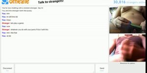 Omegle girl toys pussy