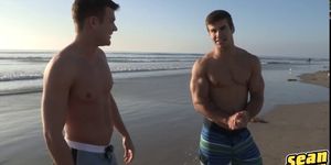 Hunks anal fucks from behind standing and goes bottom