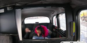 Big tits babe gets her pussy pounded in the backseat