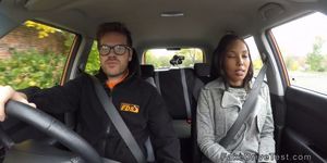 Soft ass ebony bangs in driving school car