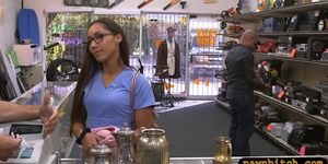 Sexy amateur woman with glasses gets banged by pawn guy