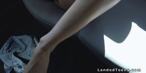 Teen gets huge cock in shaved cunt in car