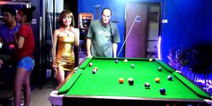 Petite Thai hooker wife goes with stranger short time
