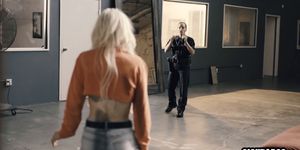 Horny lesbian cop busted sexy blonde and used her pussy
