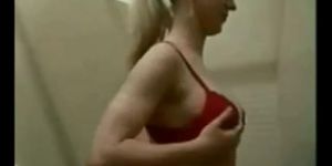 Amateur big boobed gets quickie in changing room