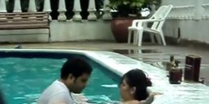 Colombian Couple Fucking Into The Pool