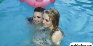 Sexy babes suck and fucked by the pool on Springbreak