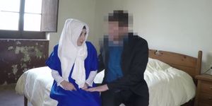 Boss mans cock got suck by lonely Arab gal
