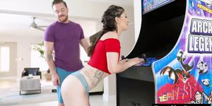 Stepbro fucks her stepsis while playing arcade video ga