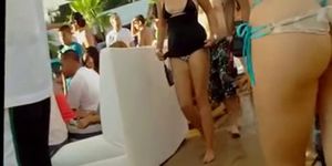 Great butt in tiny bikini on pool party !
