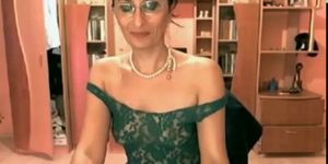 webcam beauty mature show and spread hairy pussy and as
