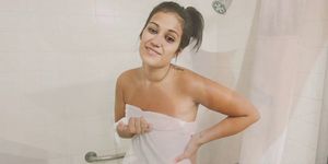 Teen slut masturbating as fuck in the shower