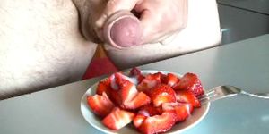 Erdbeeren mit Sahne!