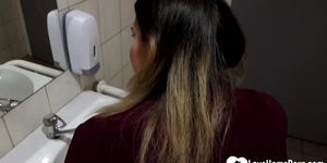 Beauty at the club fucked in the toilet