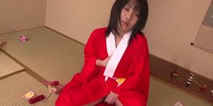 Hikaru Momose likes cracking her pussy on cam 