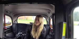 Fake taxi driver bangs and cums blonde