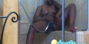 Bootylicious black girl in the shower
