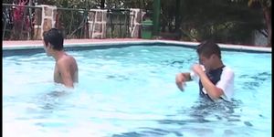 Outdoor twink in pool blows load over latin ass