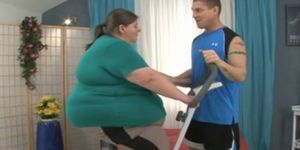 Personal Trainer Fucks Obese Woman