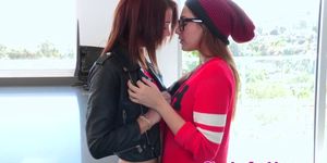 Teen girlfriend licking lesbian pussy