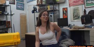 Sexy woman with glasses pussy slammed by pawn keeper