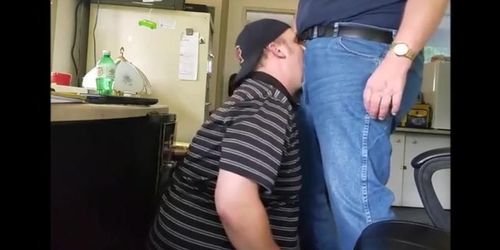 Daddy trucker dumps a quick load in Chubby Boys mouth