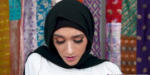 Hijab wearing babe takes the opportunity to masturbate with it while thinking of Nicky