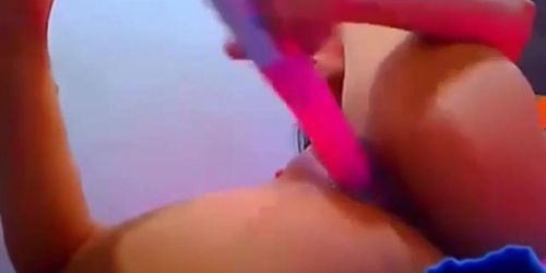 Latin girl squirts on cam