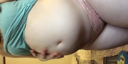 Sexy girl makes her filling belly with farts