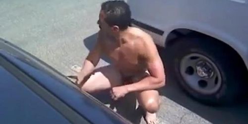 Pelado e pau duro na rua