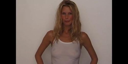 Claudia Schiffer zeigt Nippel in einem durchsichtigen Hemd